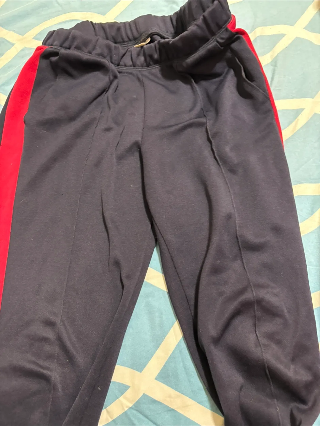 5 pairs of  sweatpants image indicator(4)