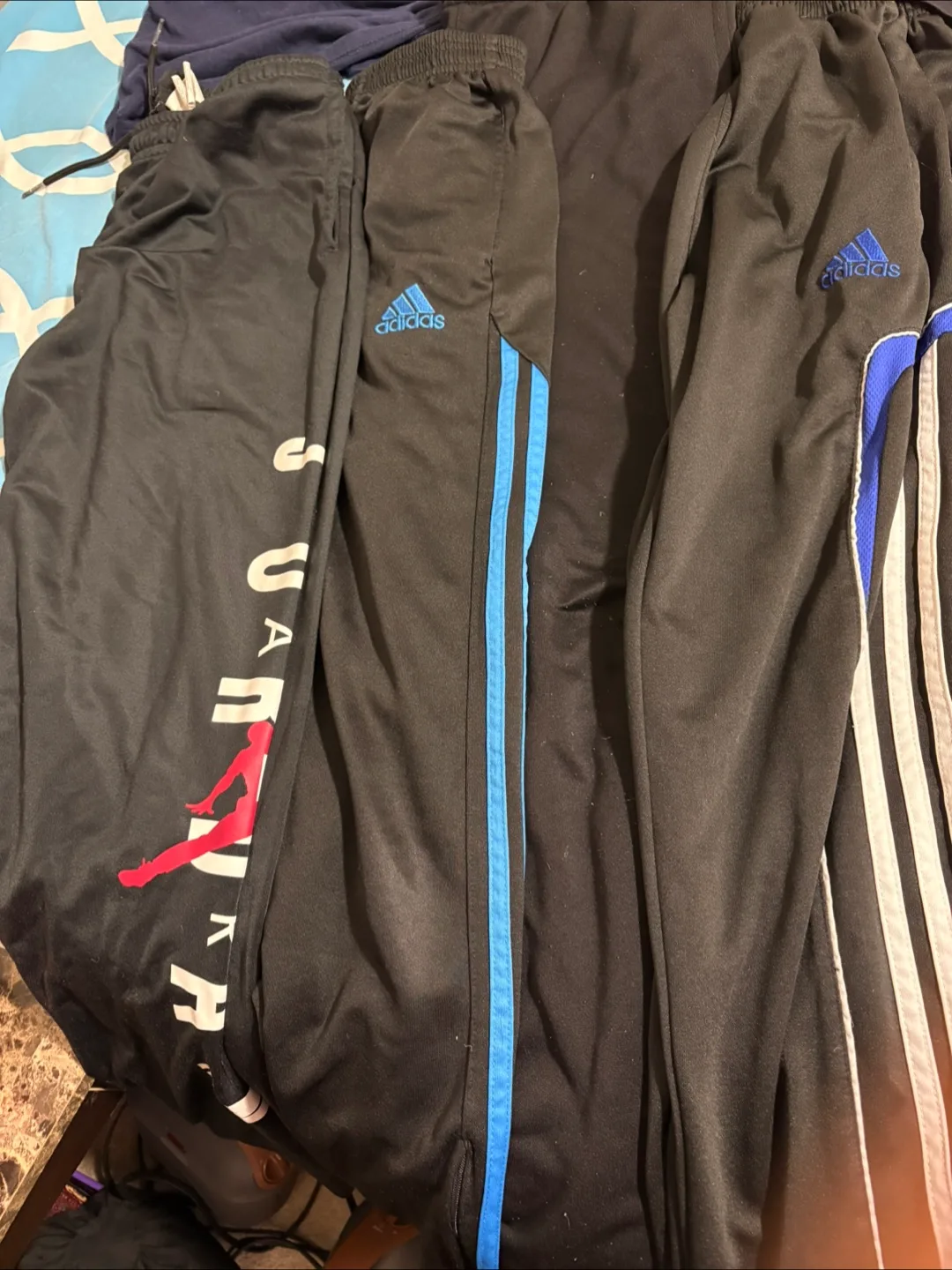 5 pairs of  sweatpants image indicator(6)