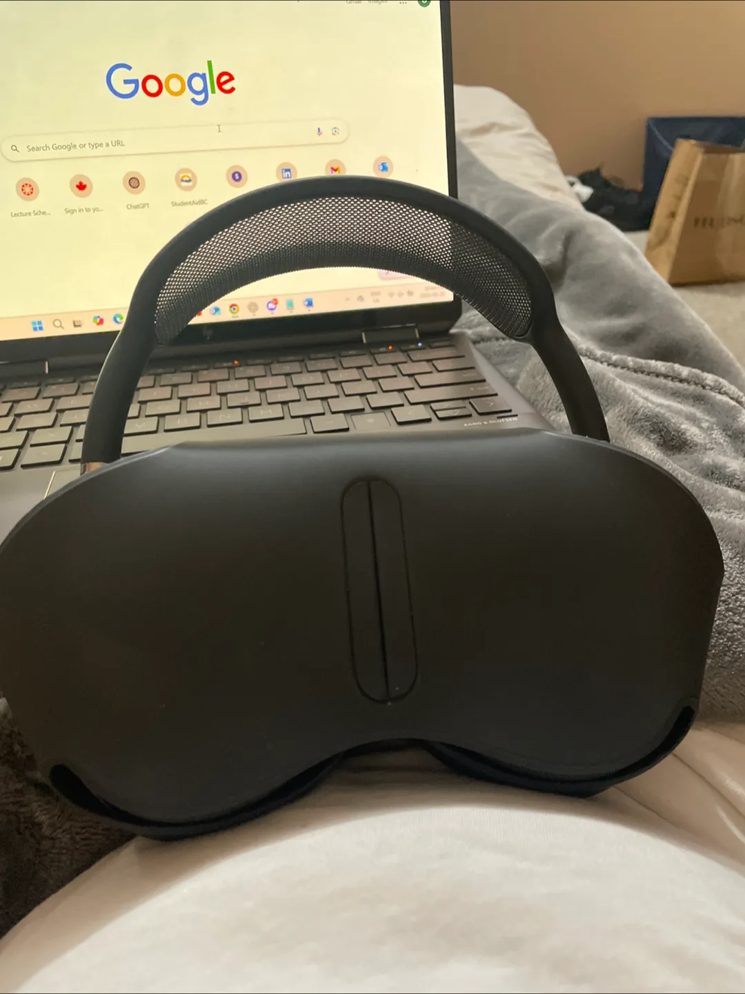 Apple Airpods max image indicator(2)