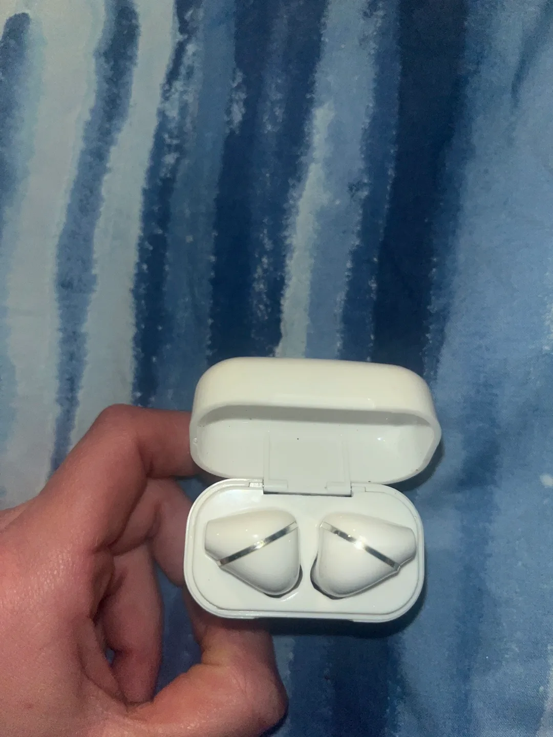 Wireless Earbuds with Charging Case image indicator(2)