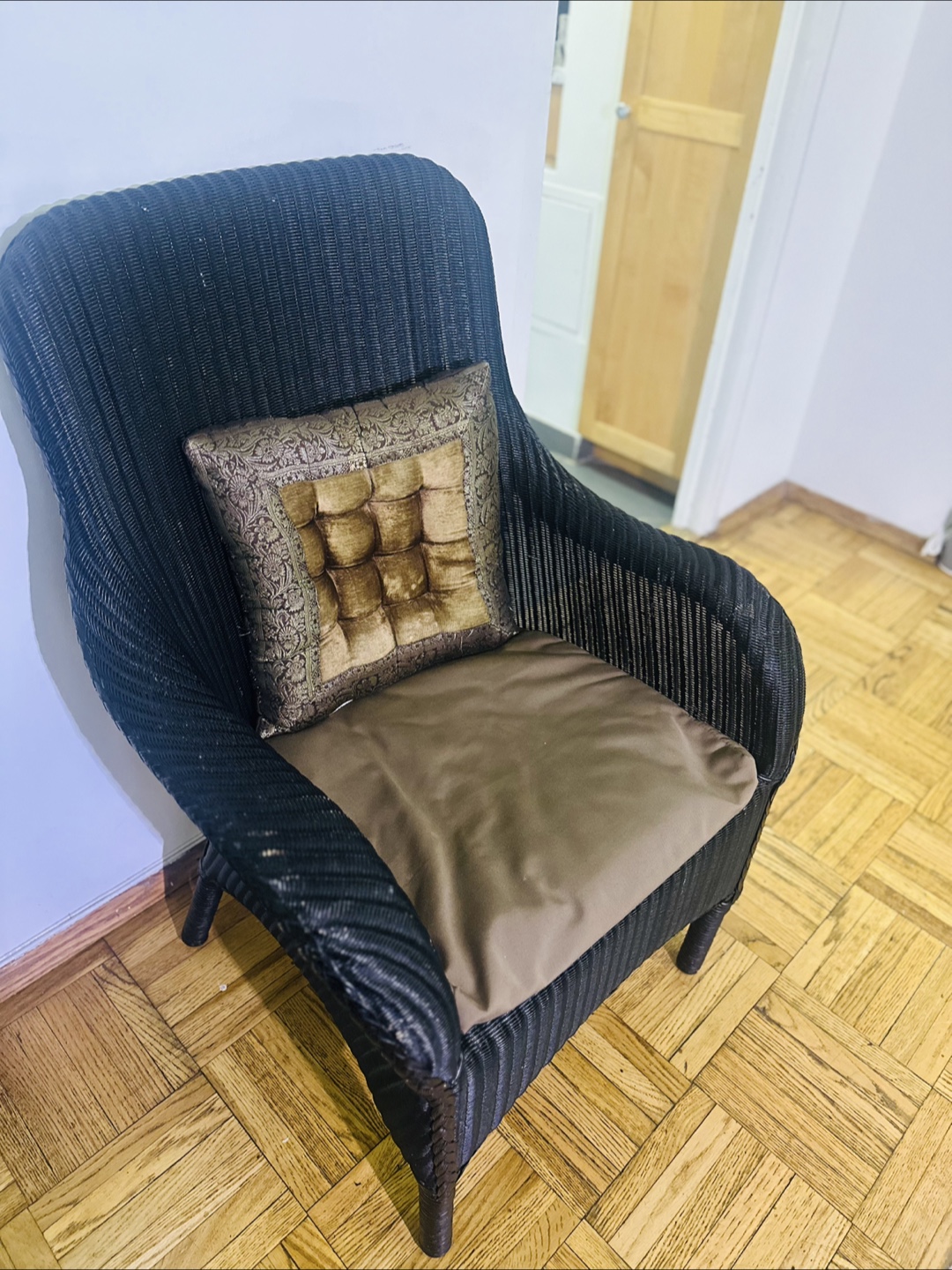 Pottery Barn Black Wicker Armchair with Cushion - photo 4