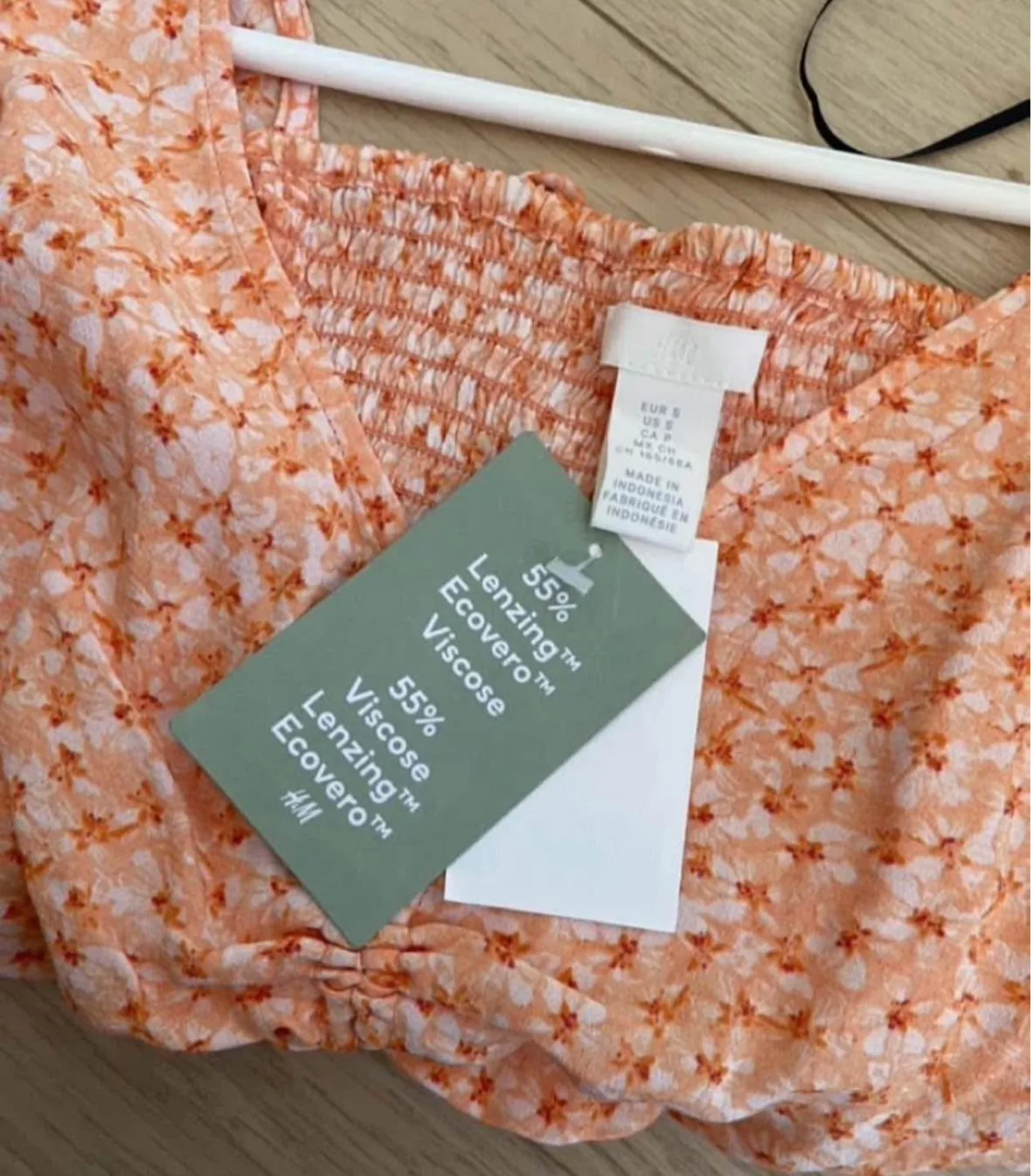 NEW Peach Floral Cinched Crop Top - Size Small image indicator(3)