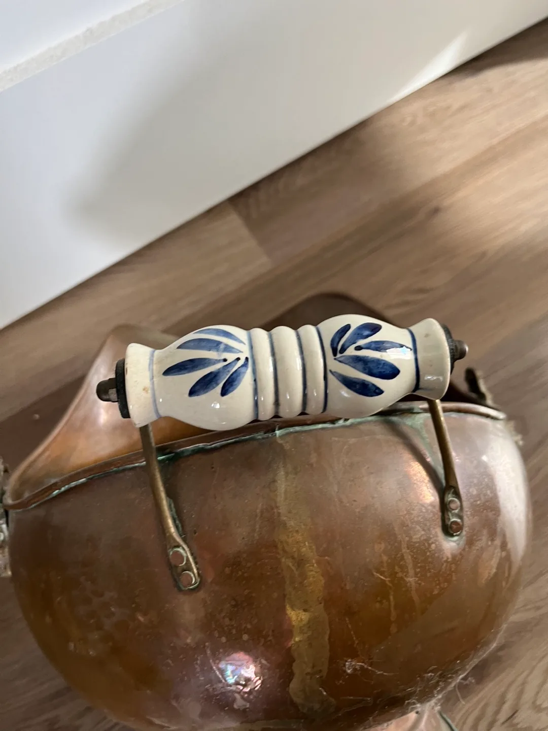 Antique Copper Coal Hod with Delftware Handle image indicator(2)