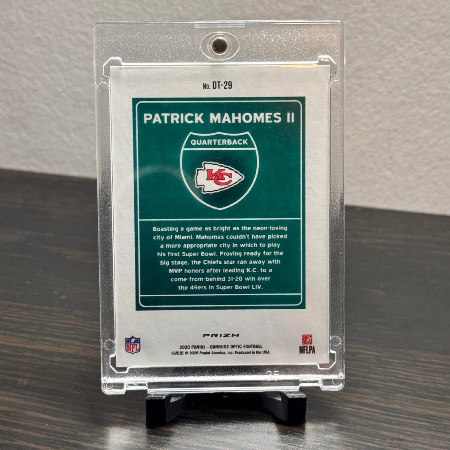 Patrick Mahomes II Downtown Optic Prizm Football Card #DT-29 image indicator(3)