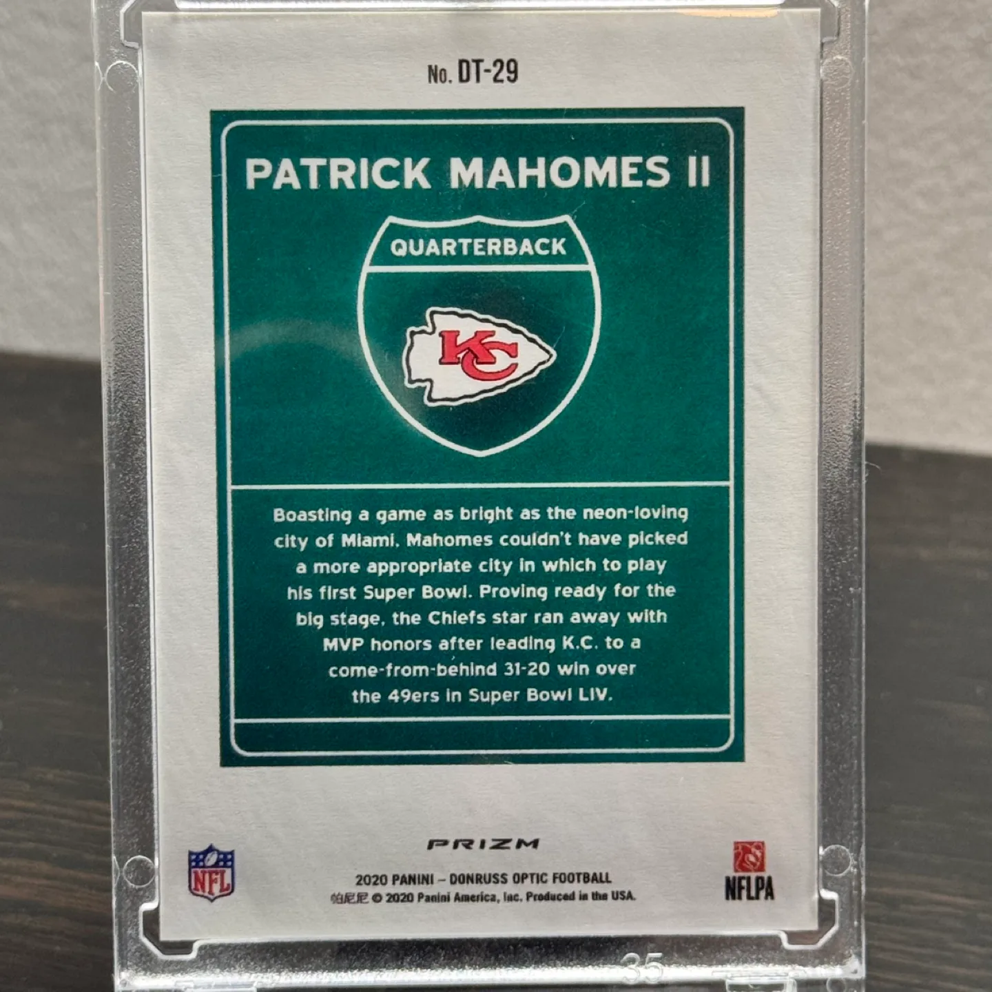 Patrick Mahomes II Downtown Optic Prizm Football Card #DT-29 image indicator(4)