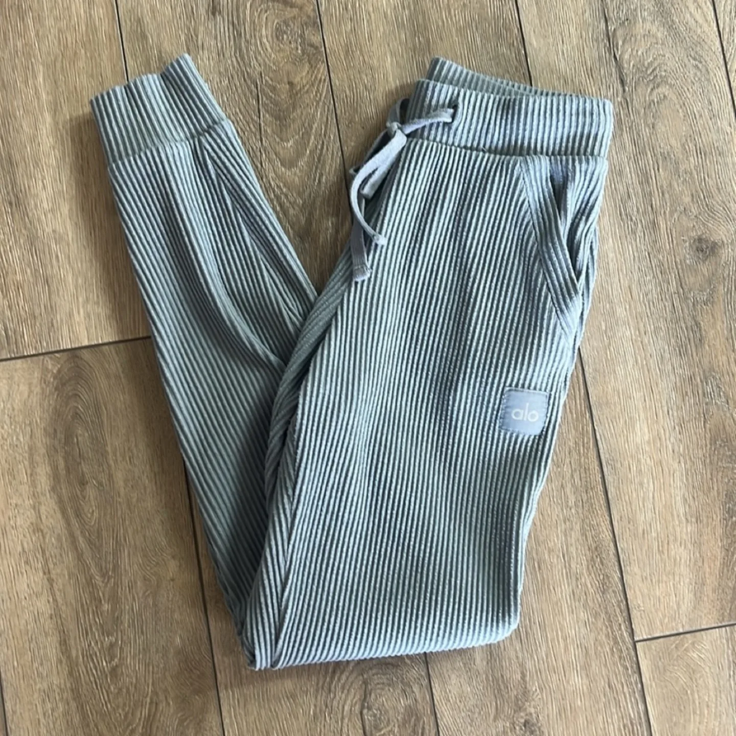 Alo Yoga Muse Set - Size Small image indicator(4)