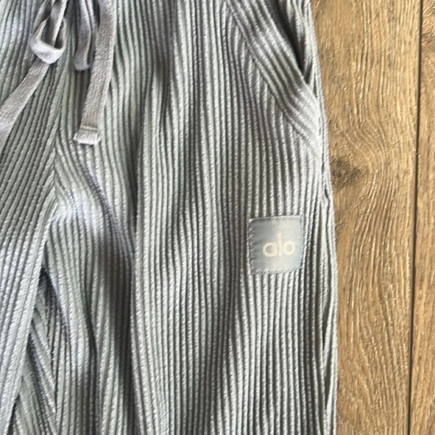 Alo Yoga Muse Set - Size Small image indicator(3)