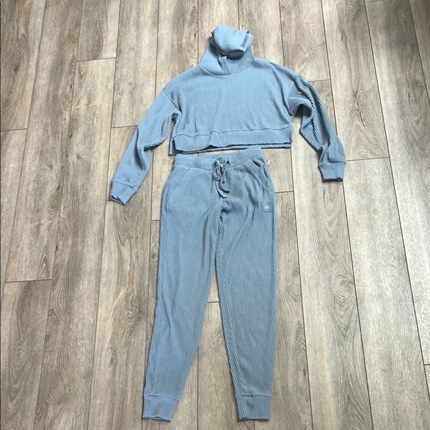 Alo Yoga Muse Set - Size Small thumbnail