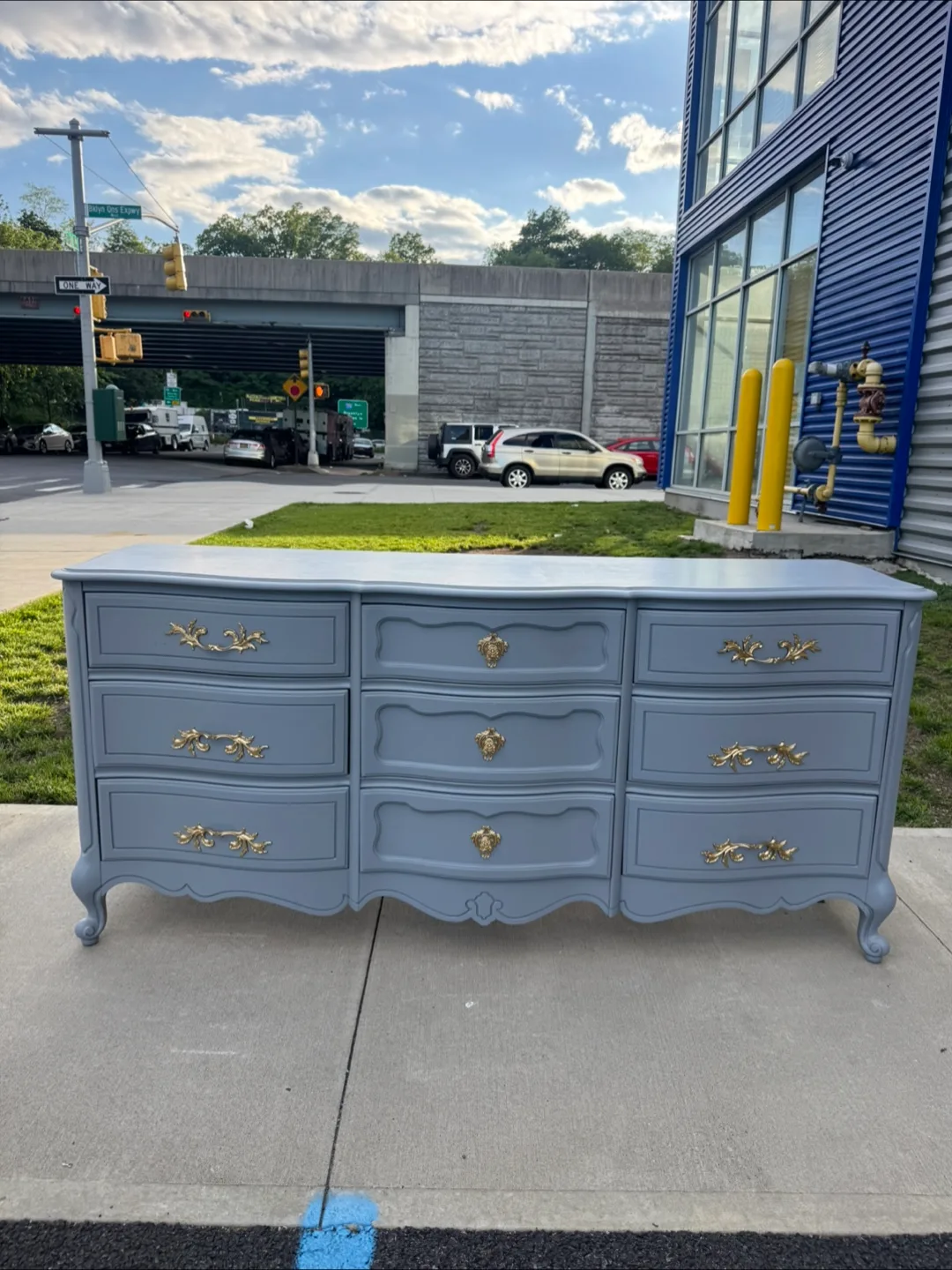 Free delivery French Dresser thumbnail