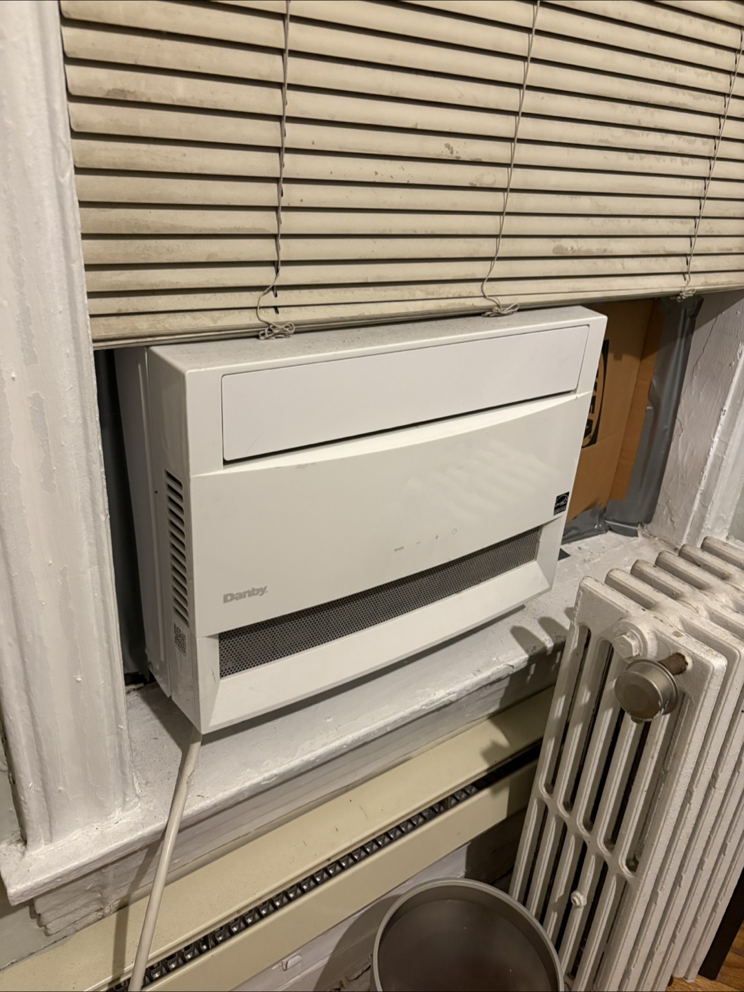 Danby Window Air Conditioner - photo 2