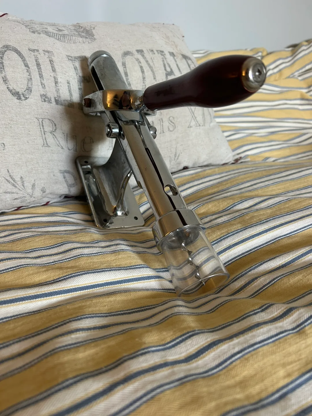 Vintage Tabletop Wine Bottle Opener thumbnail