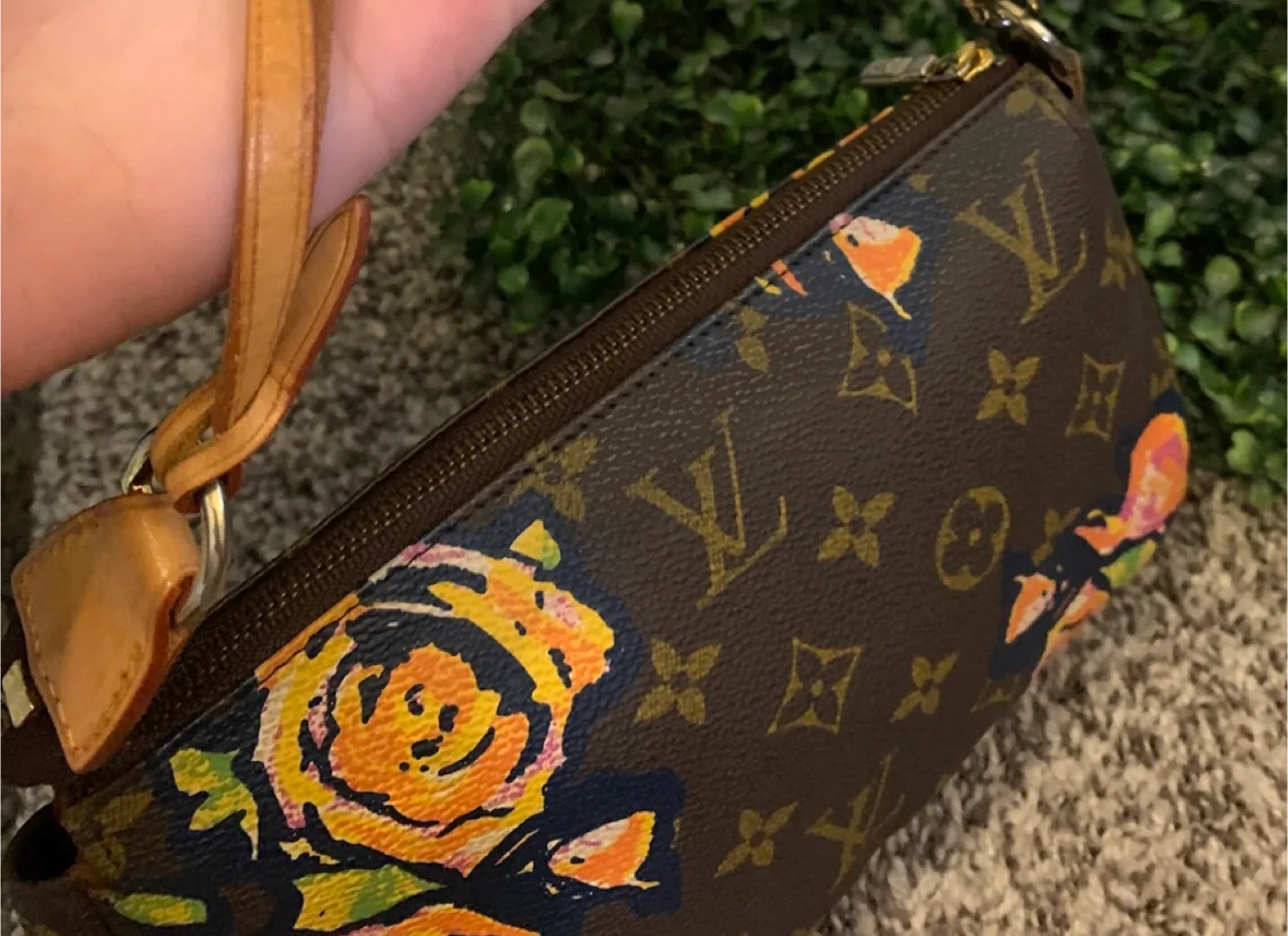 LV Pouchette Roses image indicator(4)