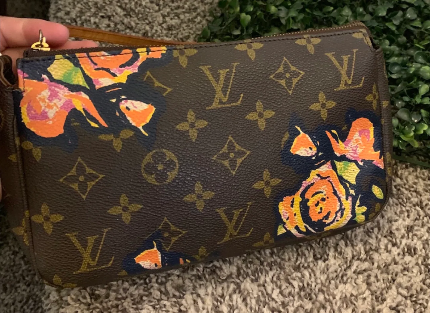 LV Pouchette Roses image indicator(5)