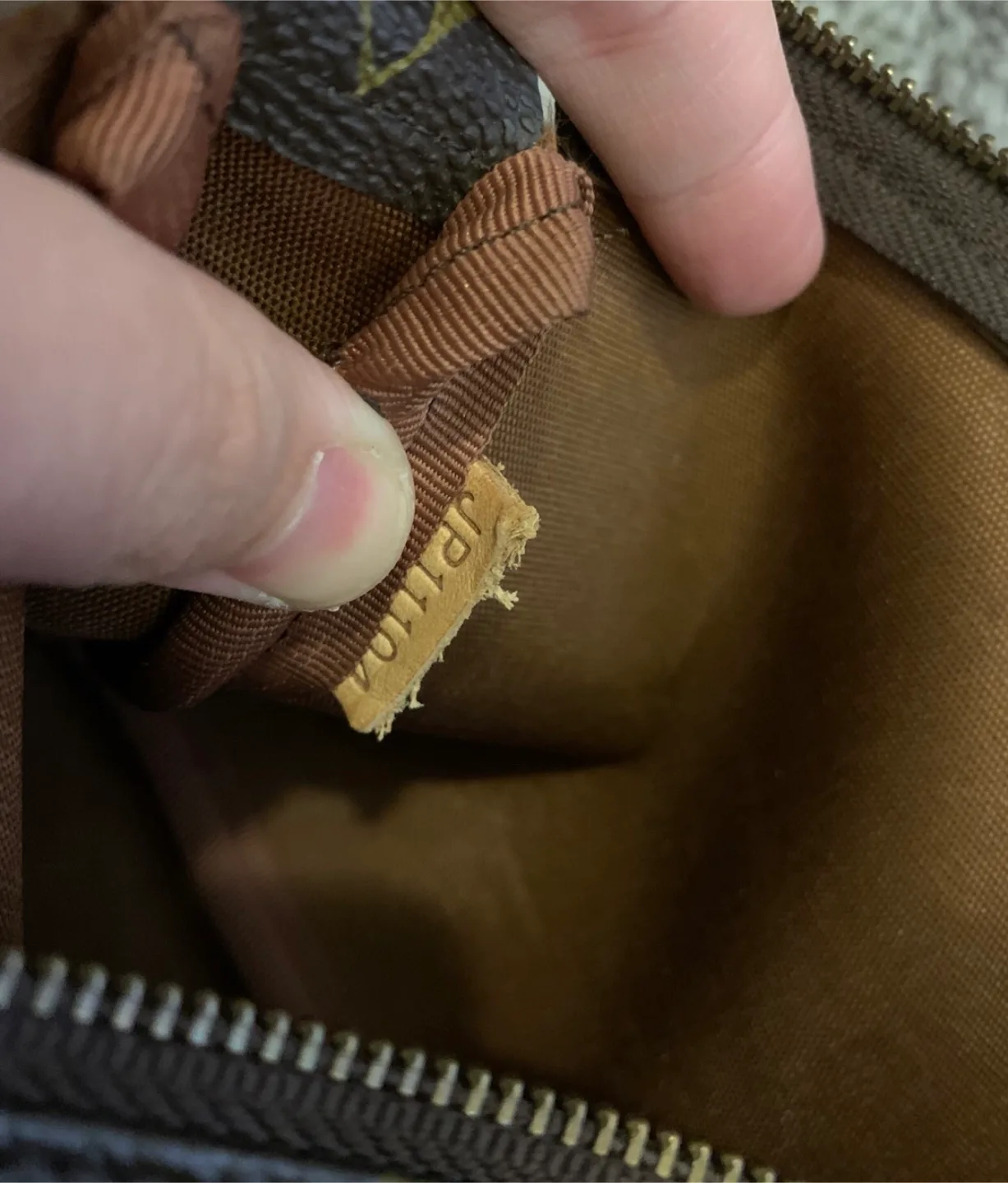 LV Pouchette Roses image indicator(2)