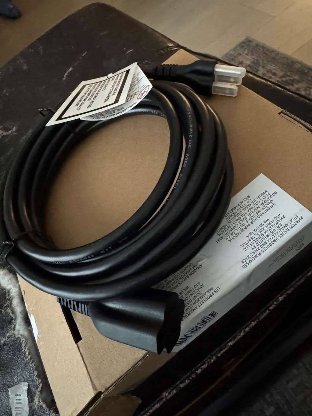 Amazon Basics 15-Foot Extension Cord - 13 Amps, 125V - Black image indicator(2)