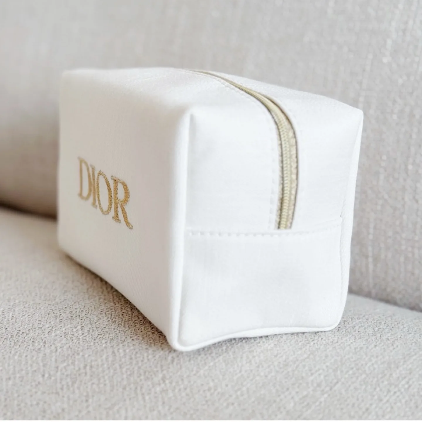 Dior White Cosmetic Bag image indicator(2)