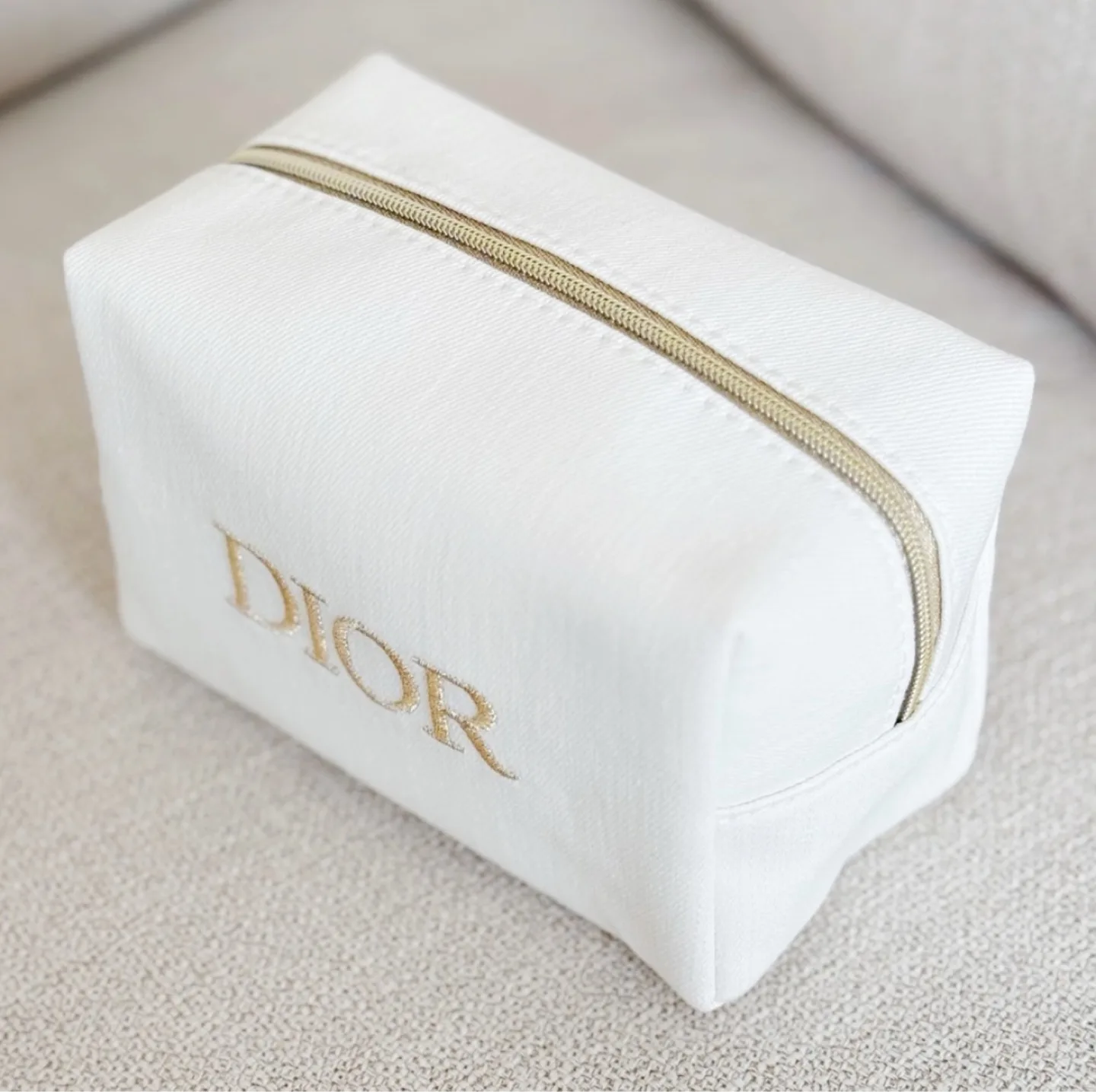 Dior White Cosmetic Bag image indicator(4)