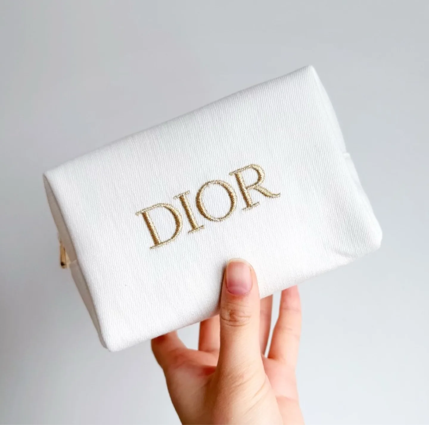 Dior White Cosmetic Bag image indicator(8)