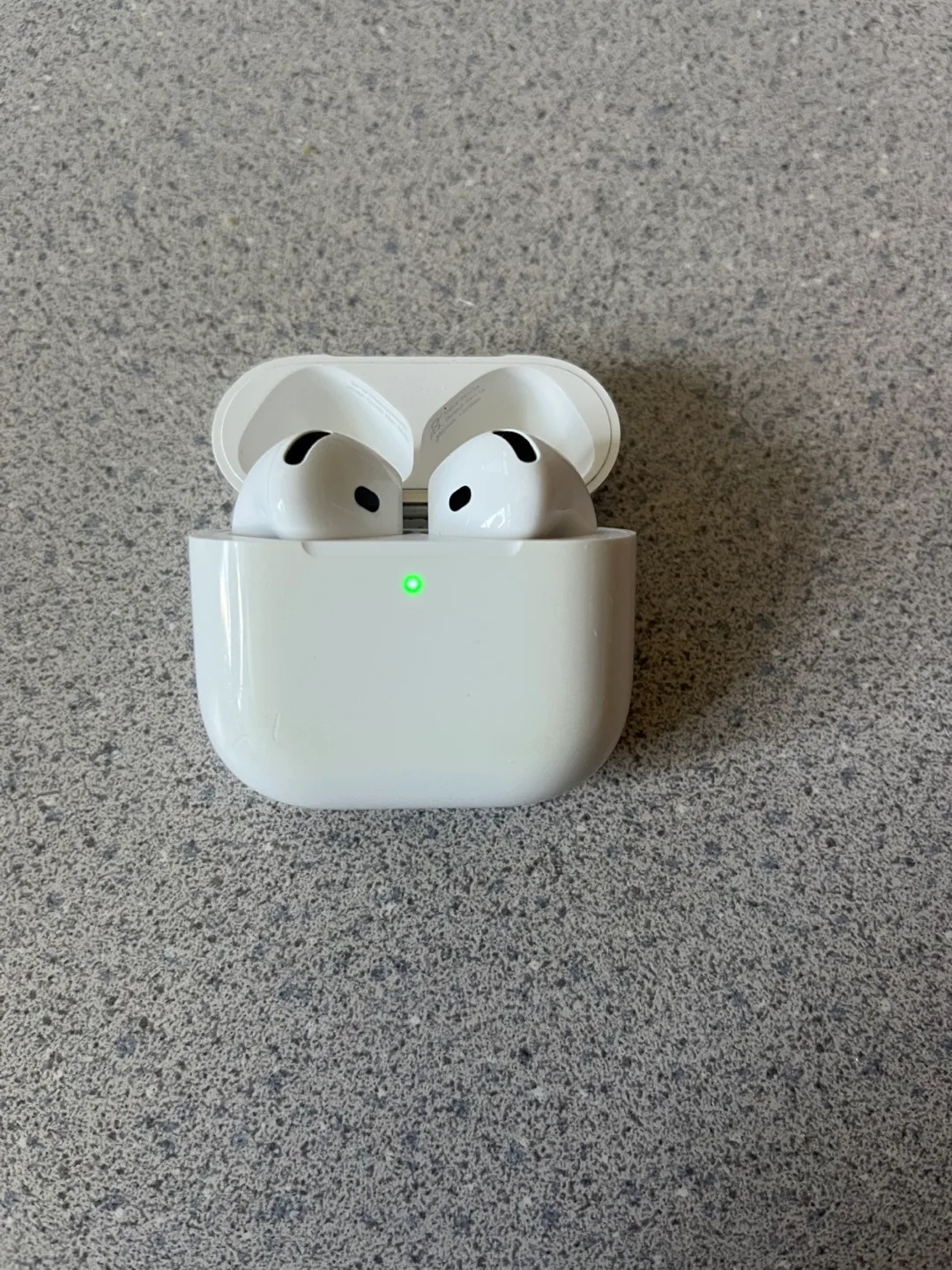 Real AirPods 4