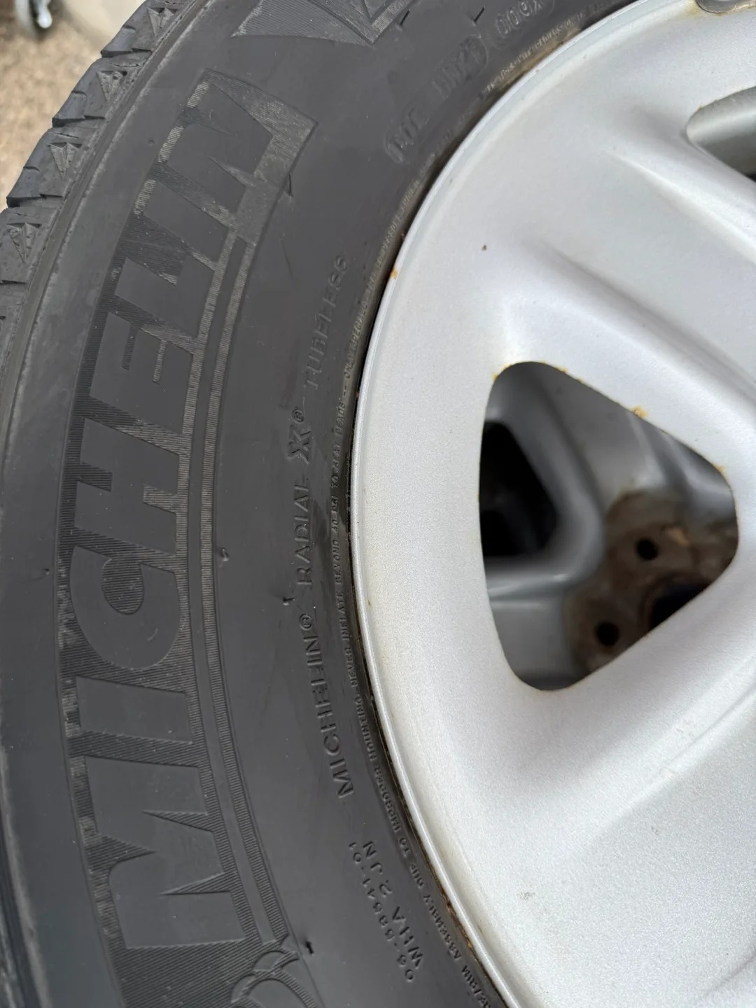 Michelin Latitude X-Ice Winter Tires with Rims - 215/65R17 image indicator(3)