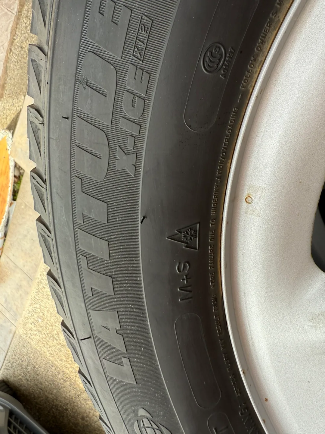 Michelin Latitude X-Ice Winter Tires with Rims - 215/65R17 image indicator(4)