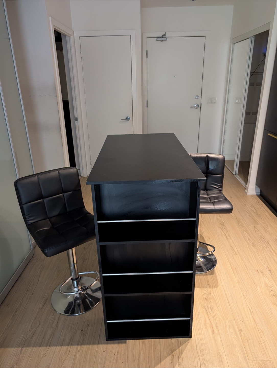 Mini bar with two chairs