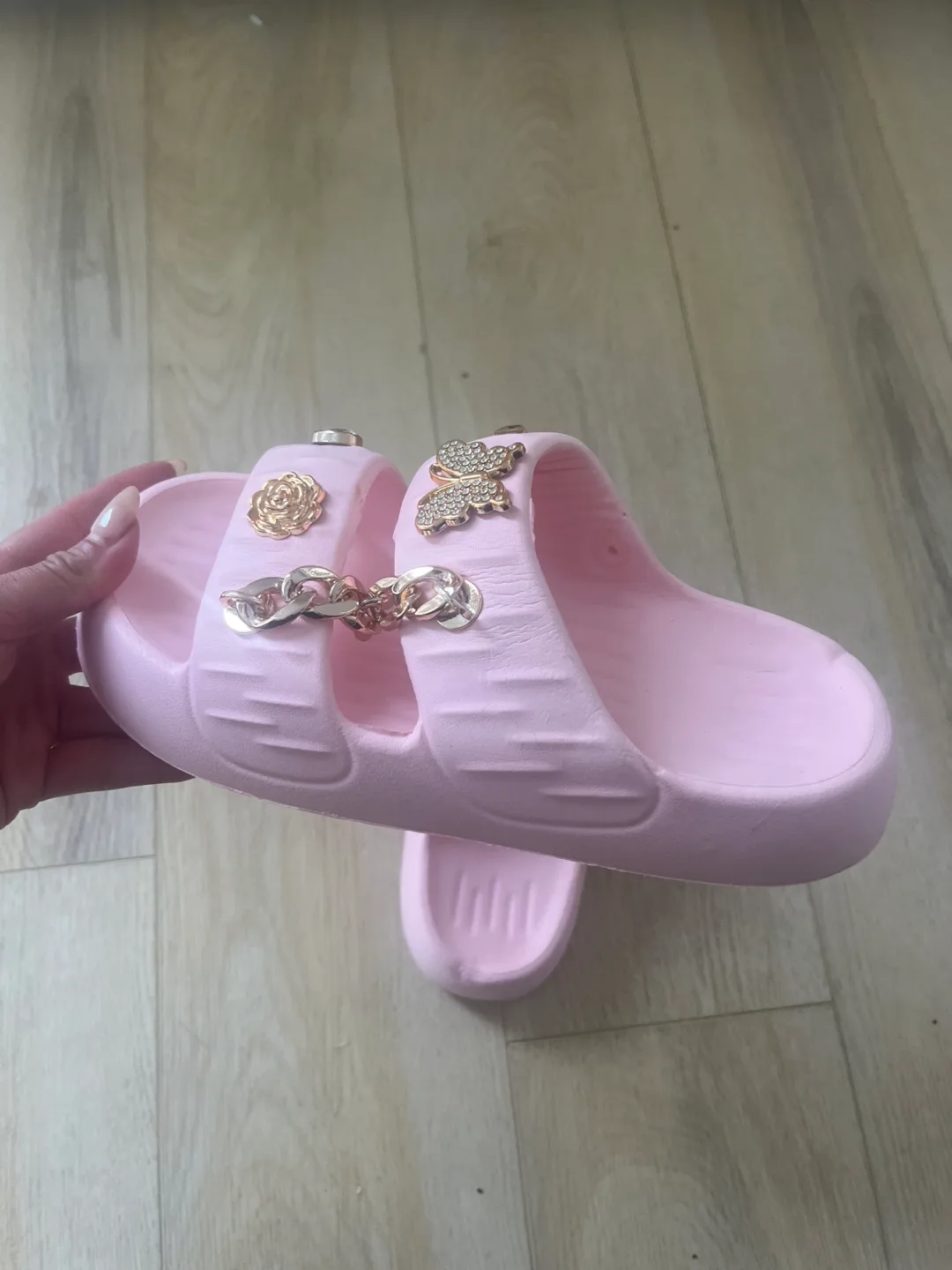 Pink platform slides with charms NEW! image indicator(2)