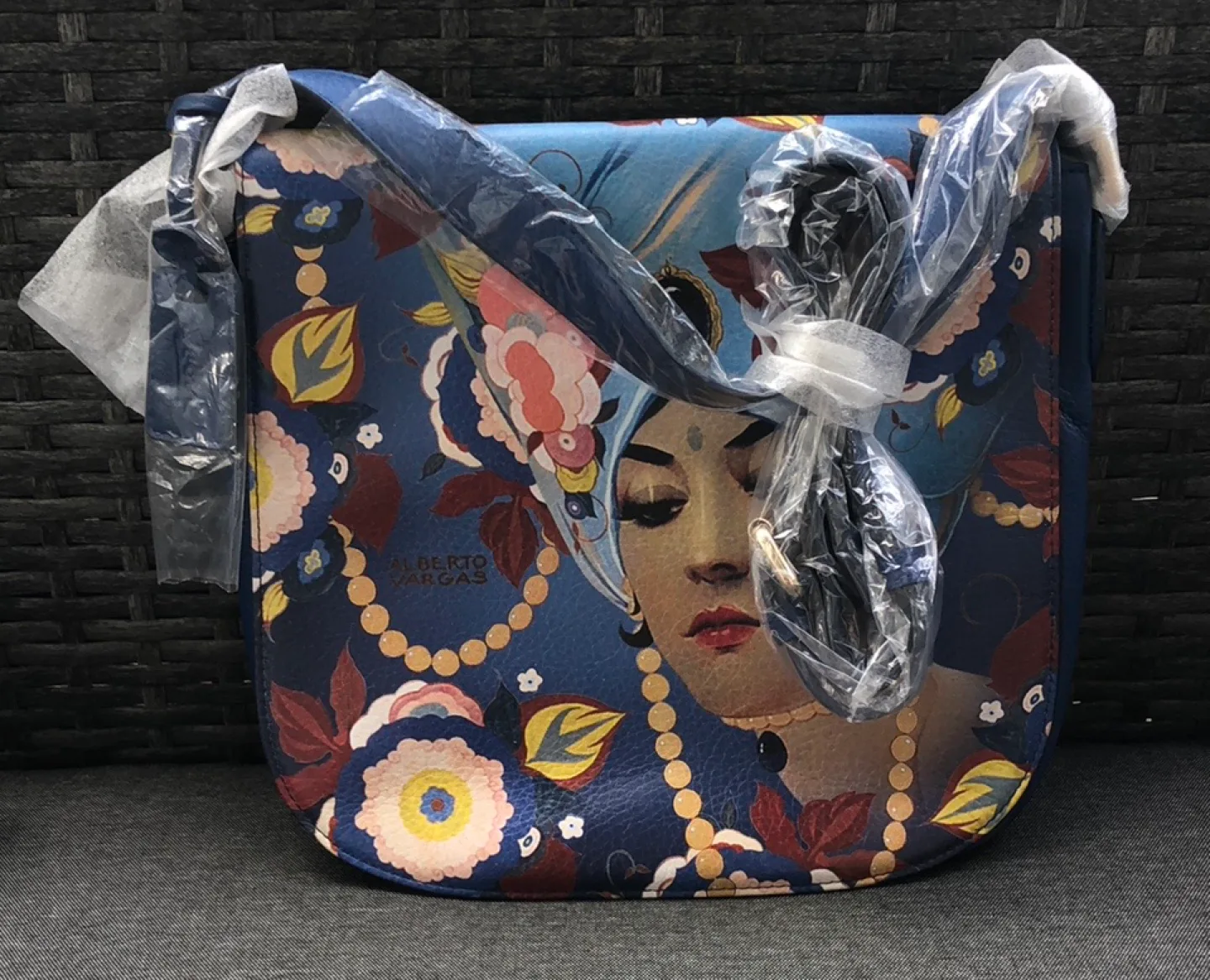 NWT ICON Alberto Vargas Artwork Crossbody Bag thumbnail
