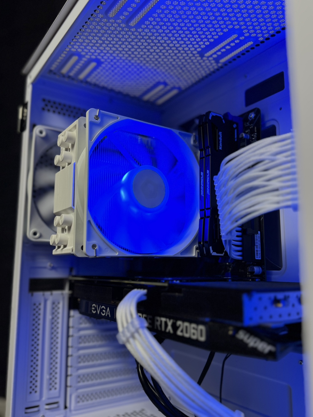 ❄️FROSTY❄️ RTX 2060 SUPER GAMING PC - photo 2
