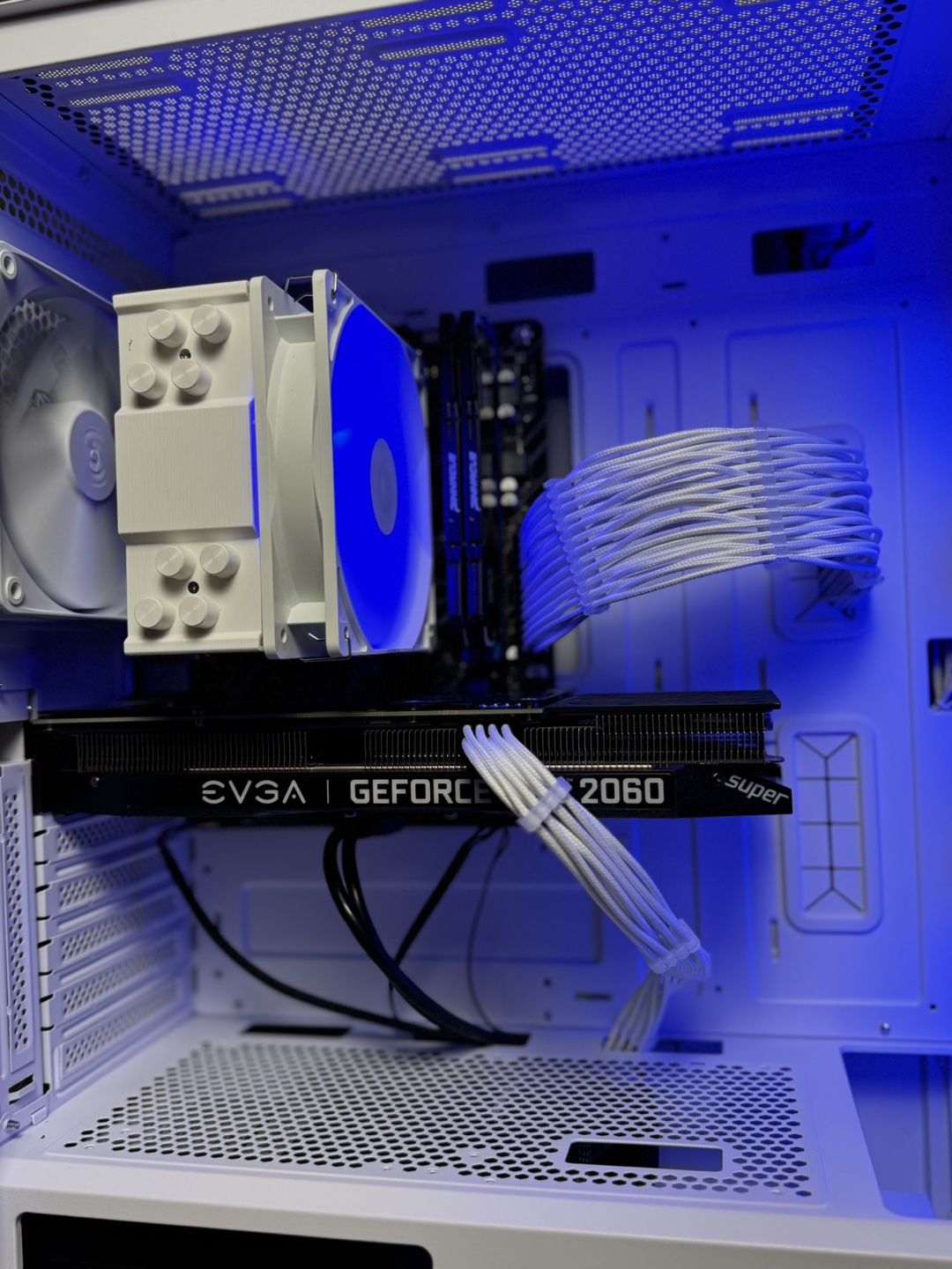 ❄️FROSTY❄️ RTX 2060 SUPER GAMING PC - photo 3