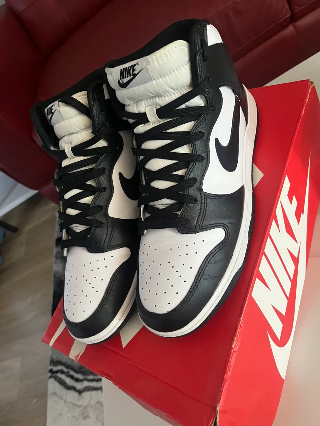 Nike Dunk High Retro Black White image indicator(2)