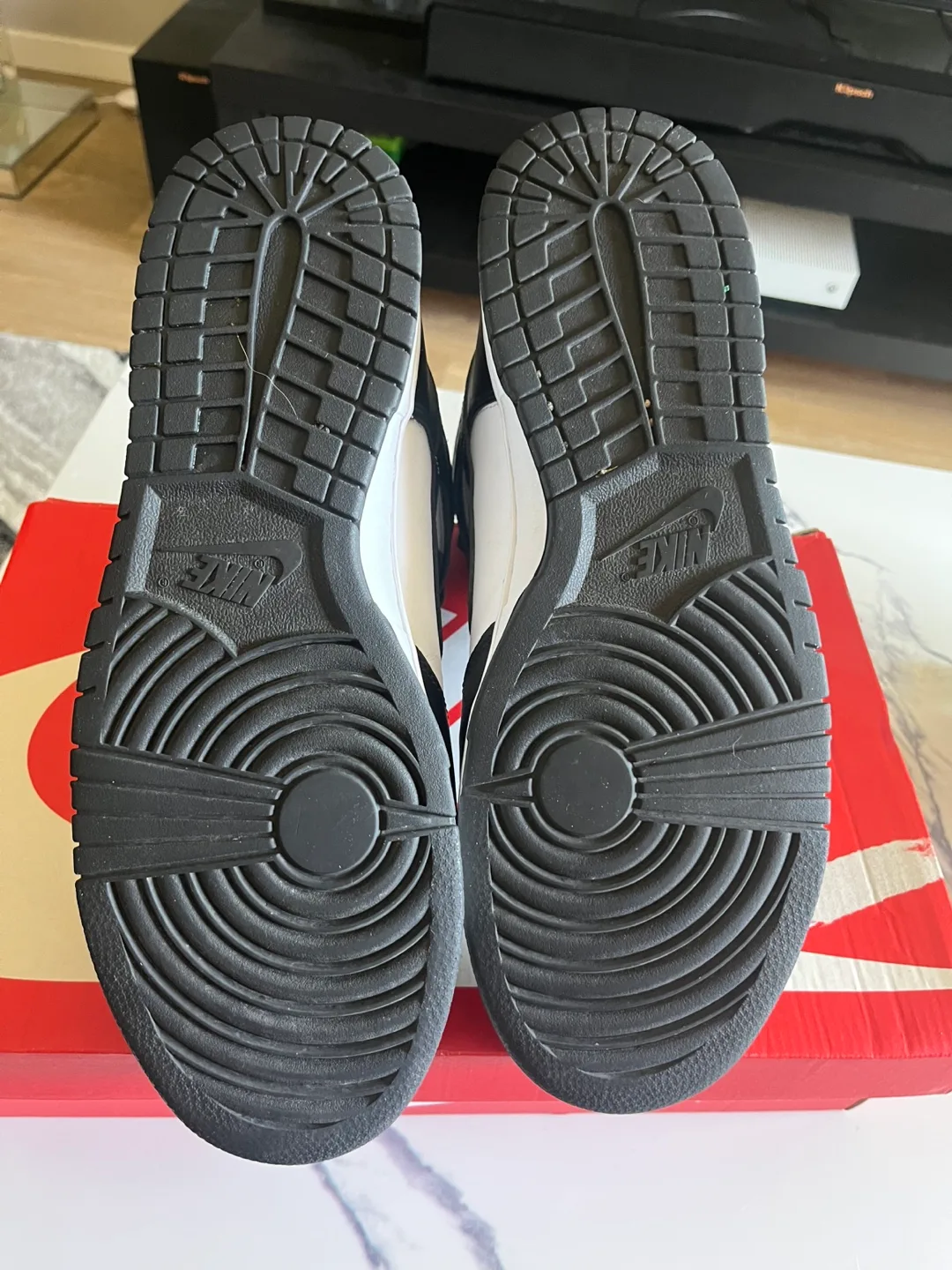 Nike Dunk High Retro Black White image indicator(7)