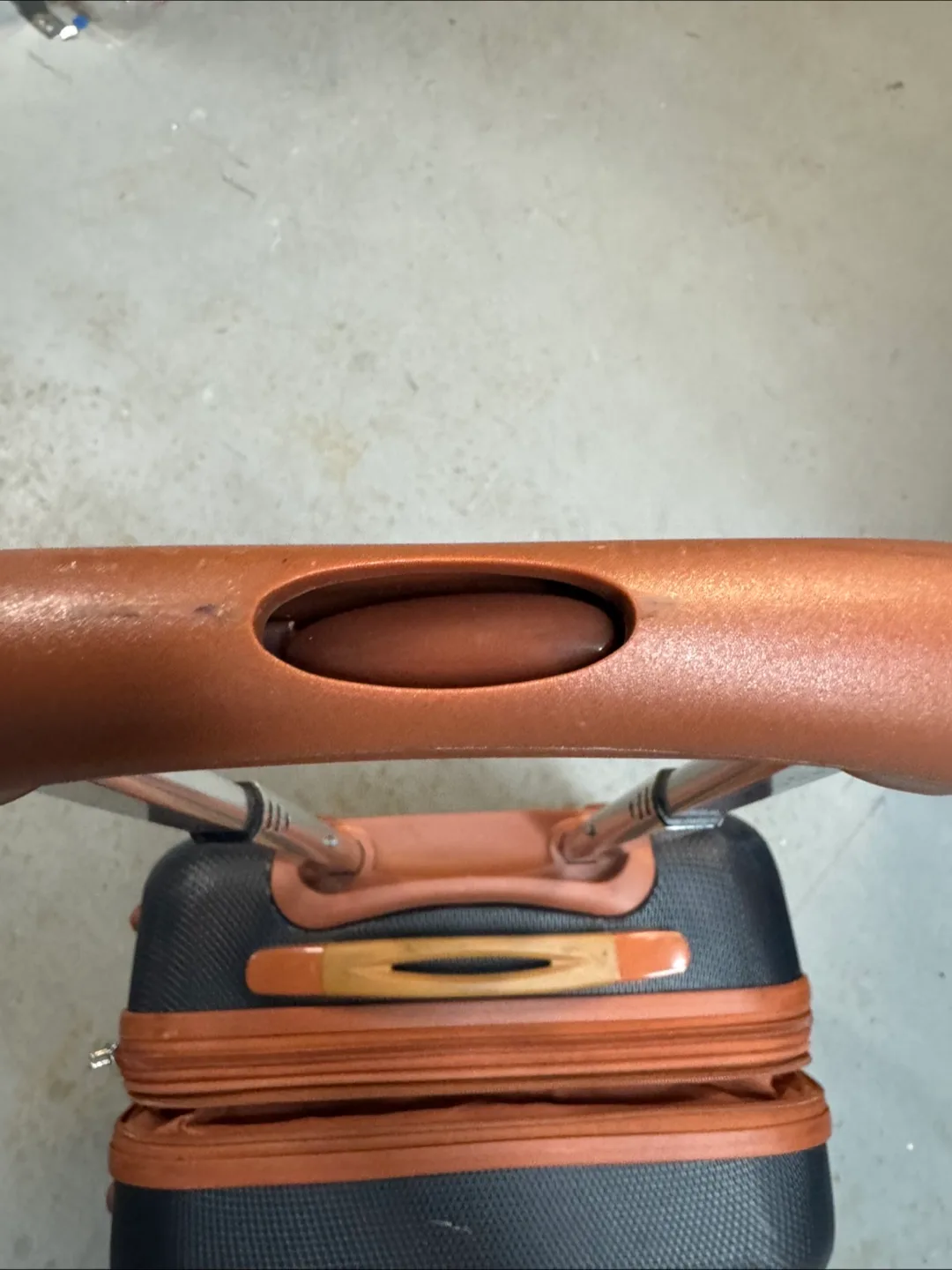 Trochi Carry-On Spinner Suitcase (Needs Handle Fix) thumbnail