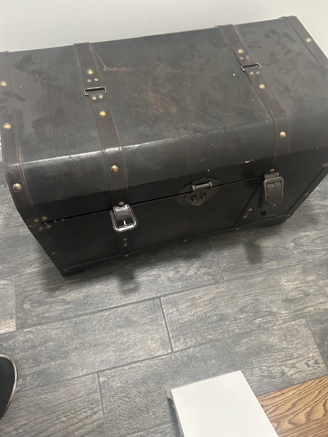 Vintage-Style Leather Trunk - photo 3