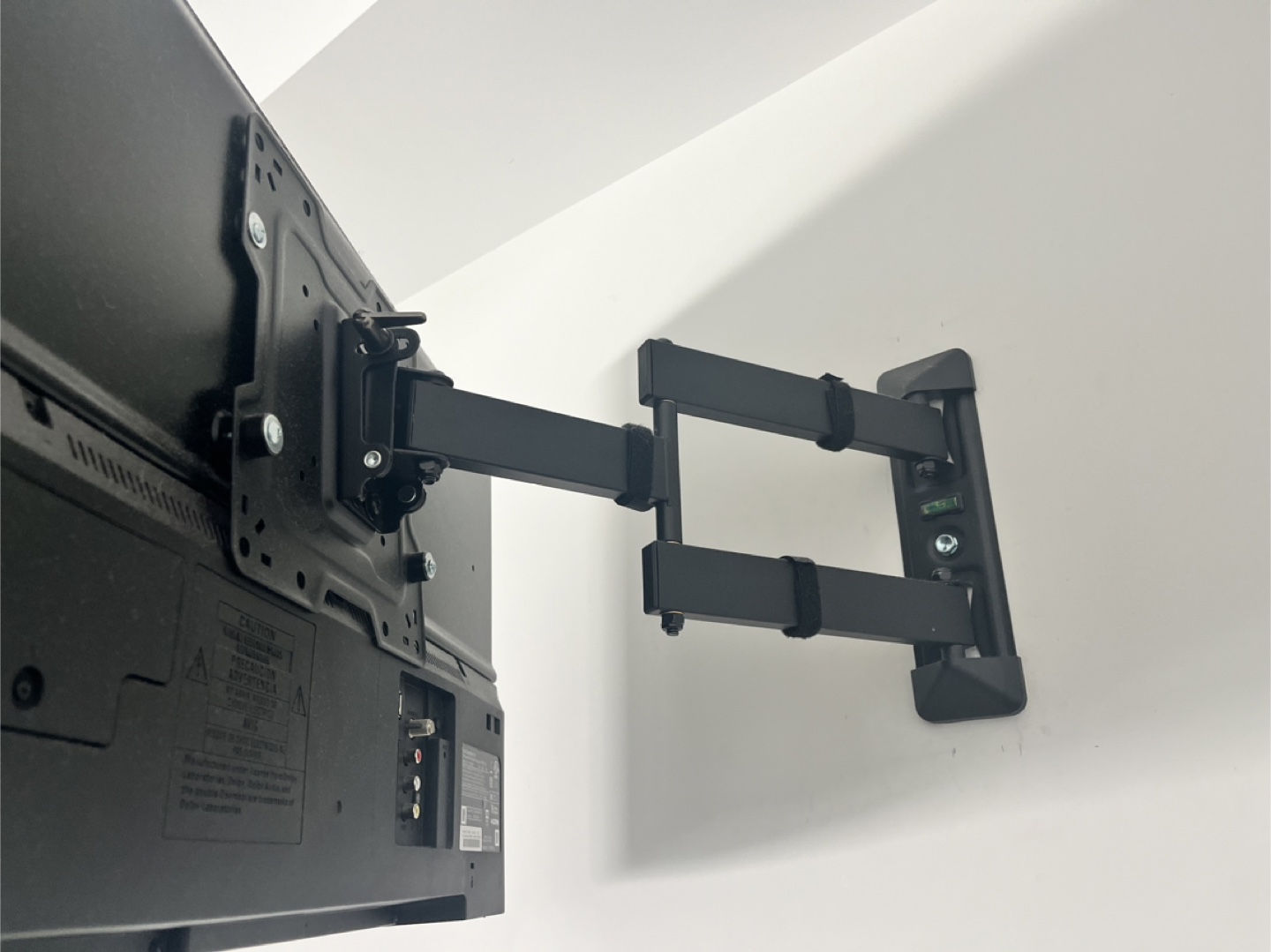 32 inch wall-mounted TV - photo 2
