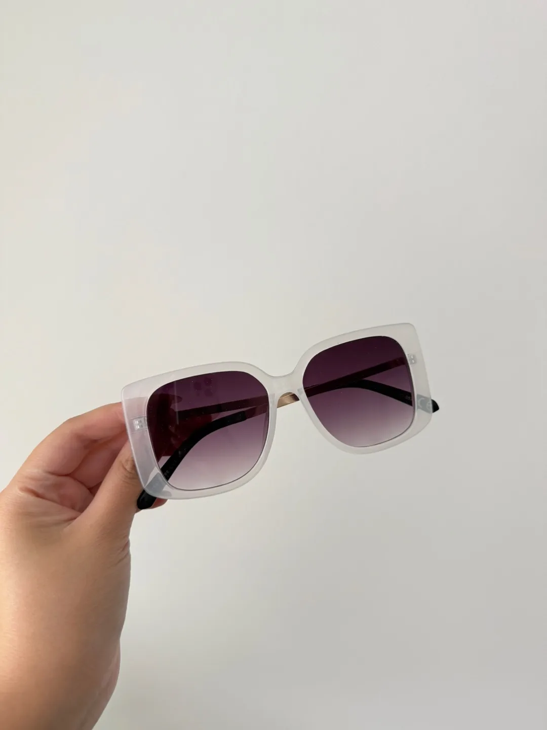 White Sunglasses thumbnail