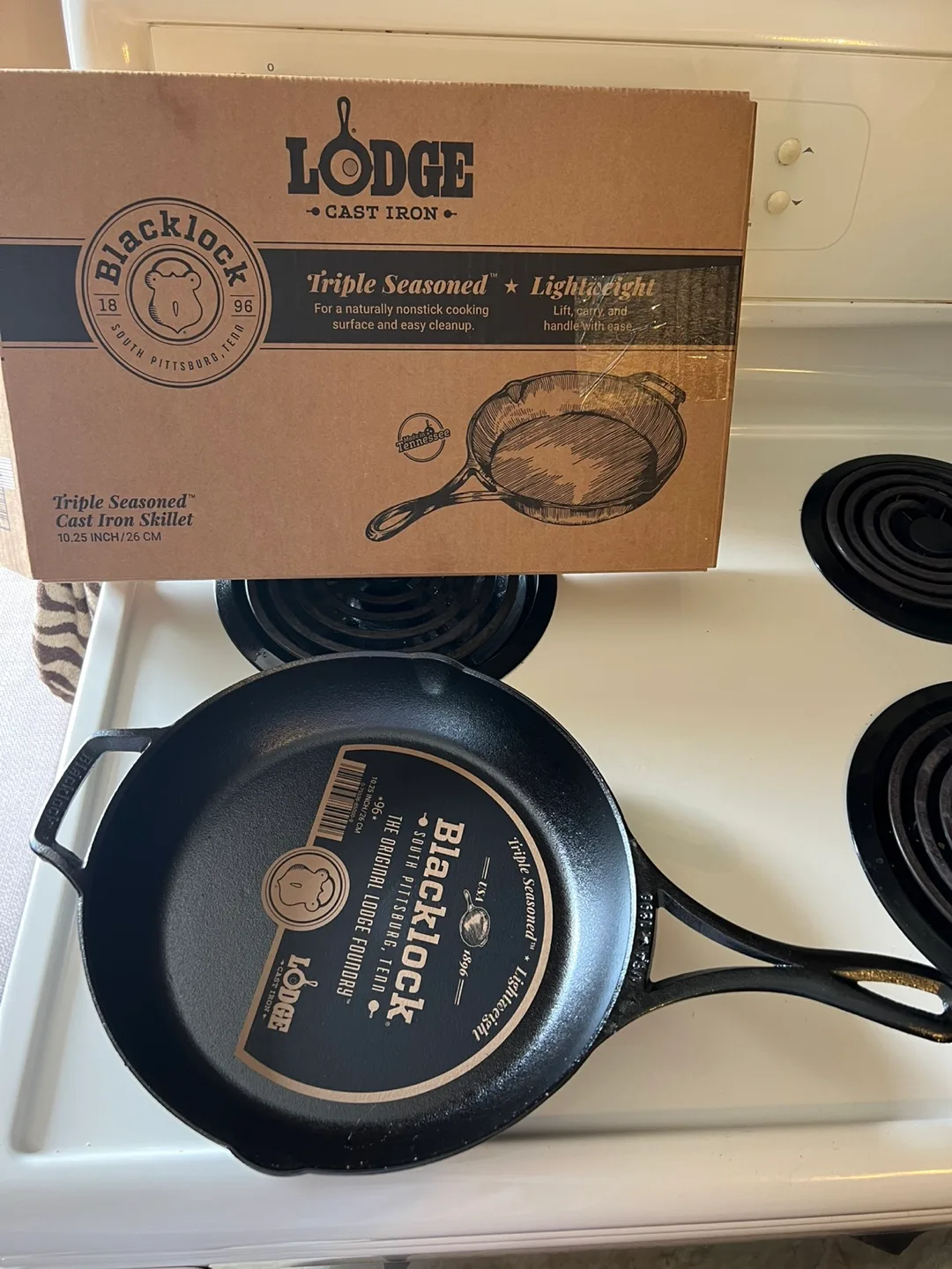 Lodge Blacklock 10.25 inch Triple Seasoned Cast Iron Skillet thumbnail