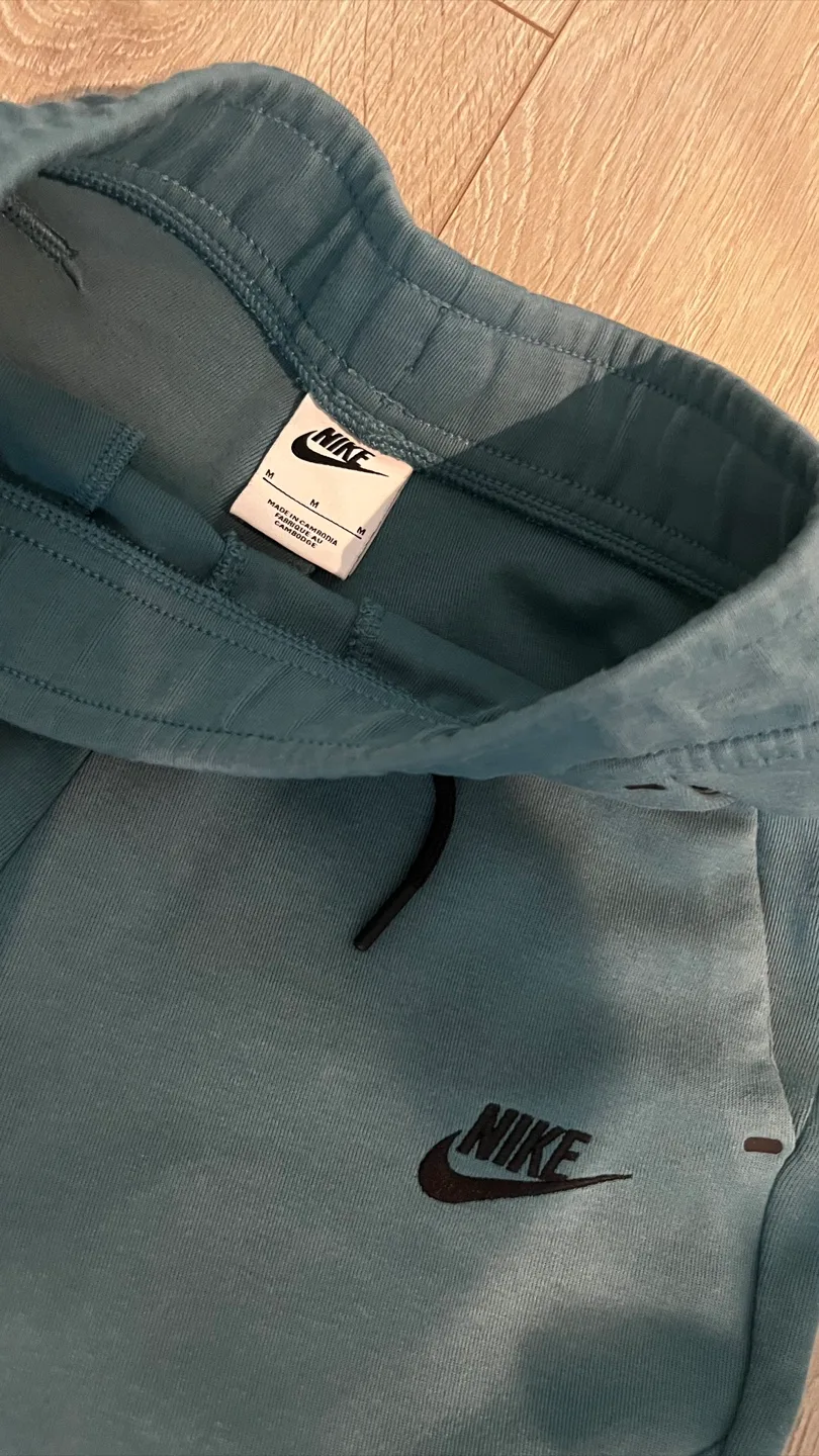 Nike Tech Kids Tracksuit image indicator(2)