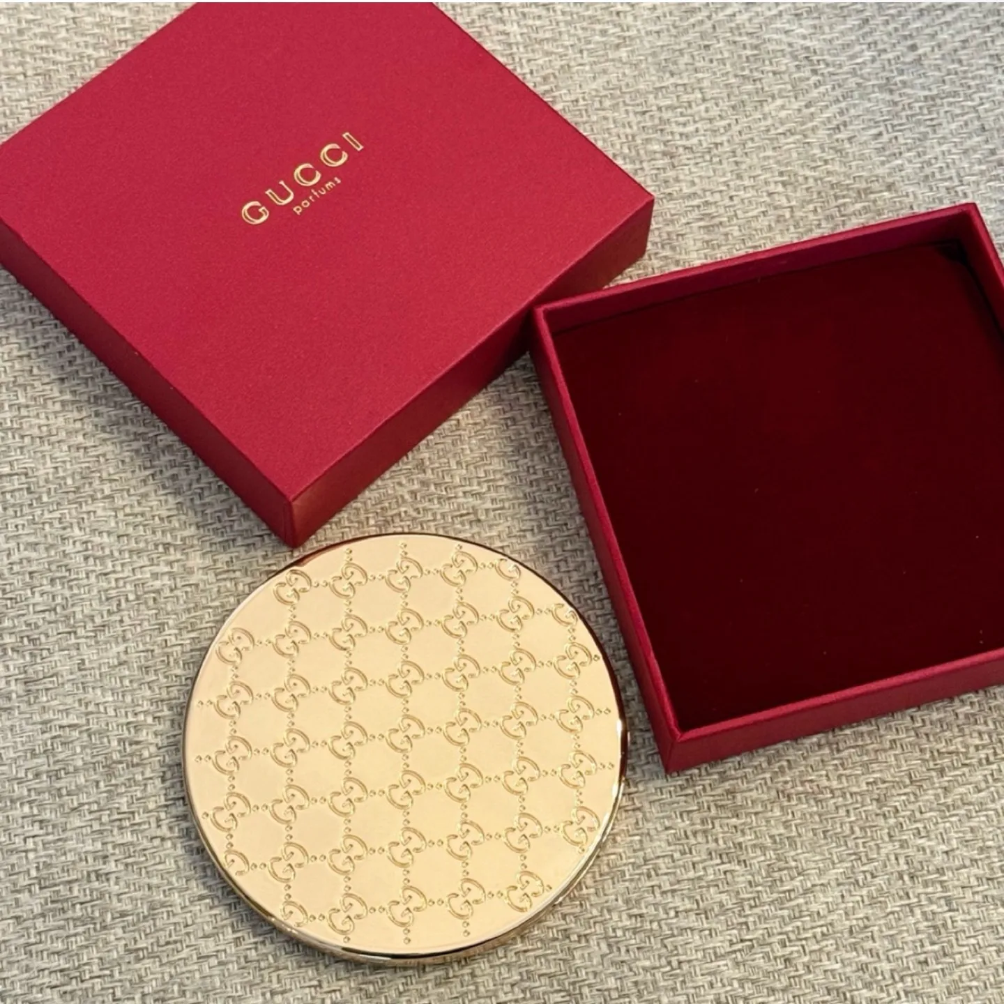 Gucci Parfums Compact Mirror image indicator(3)