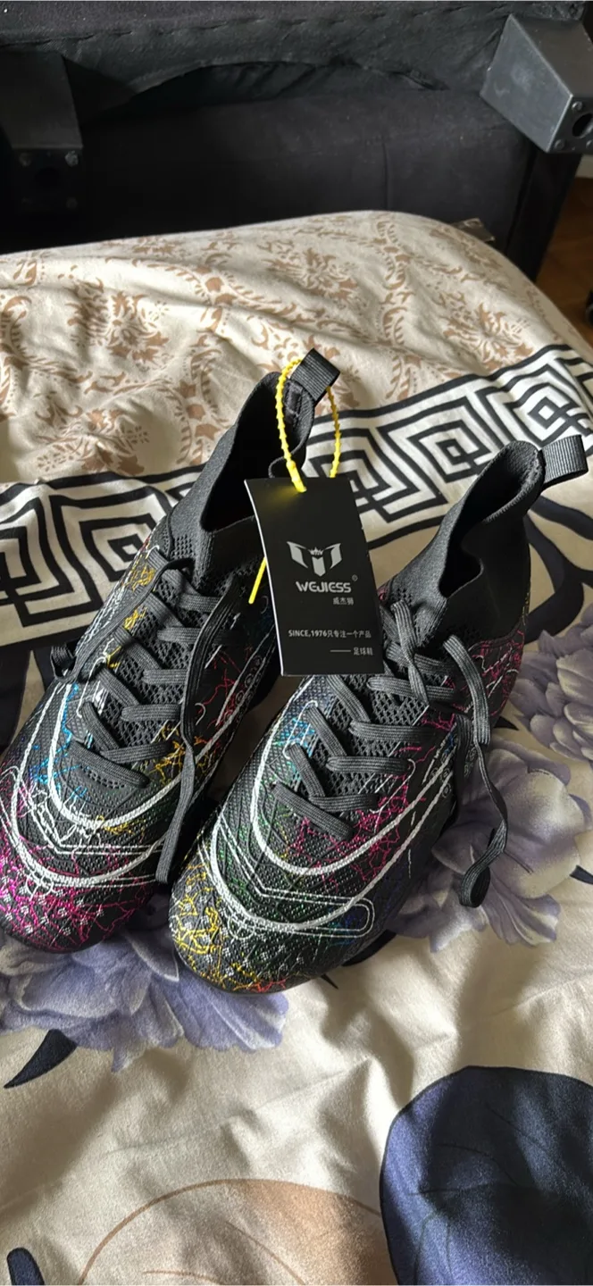 Ronillu Soccer Cleats - Breathable High-Top Football Boots image indicator(4)