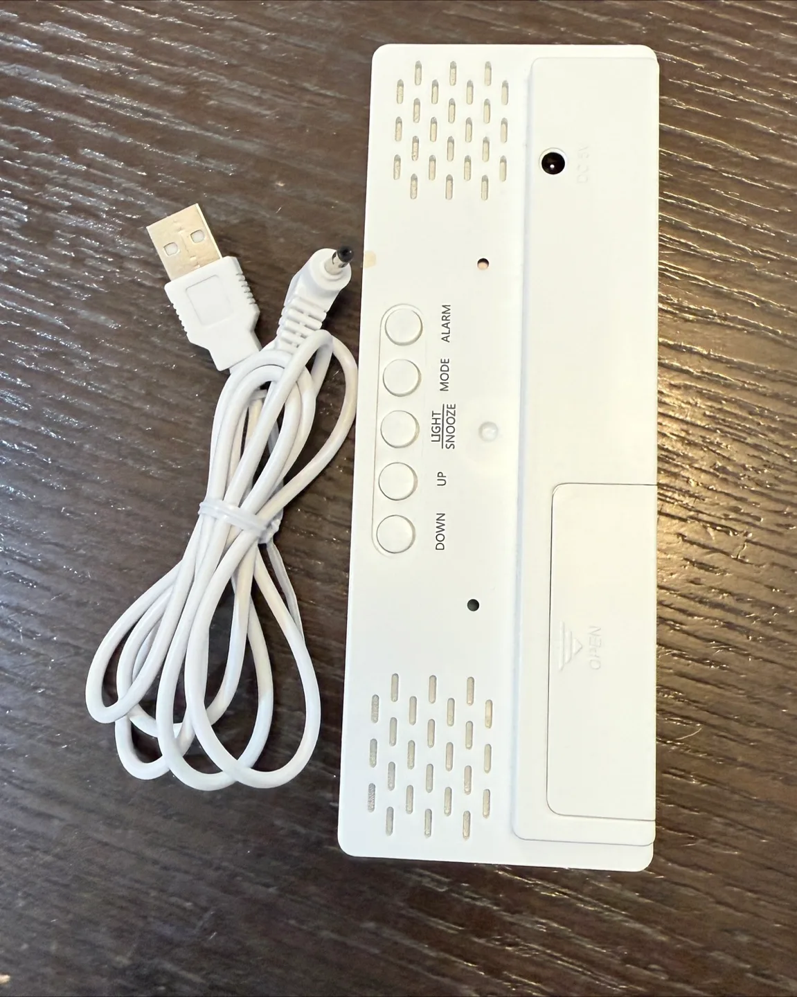 Digital LED Alarm Clock with Mirror Surface image indicator(4)