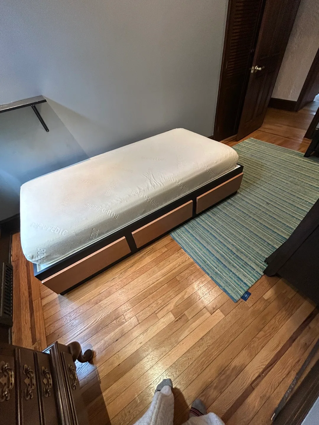 Platform Captain’s Twin Bed with Storage Drawers image indicator(4)