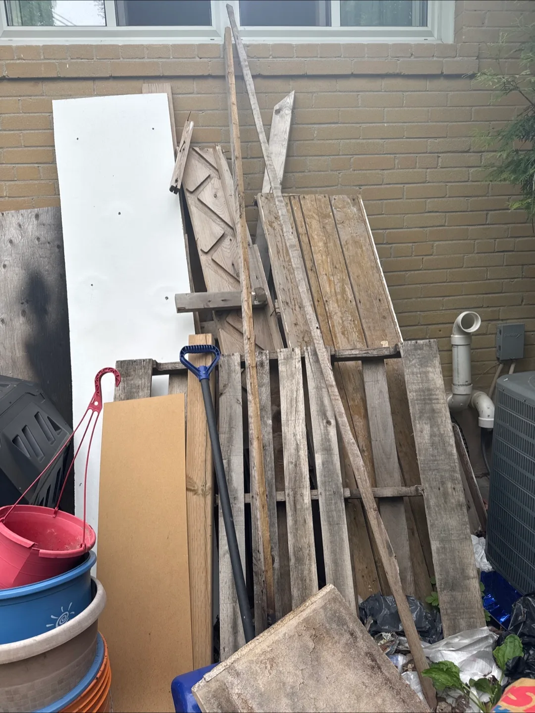 Scrap Wood and Pallets thumbnail