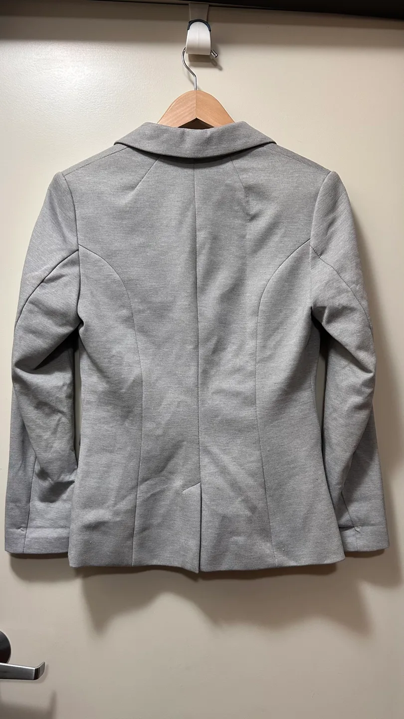 H&M Grey Blazer Size 8 image indicator(4)