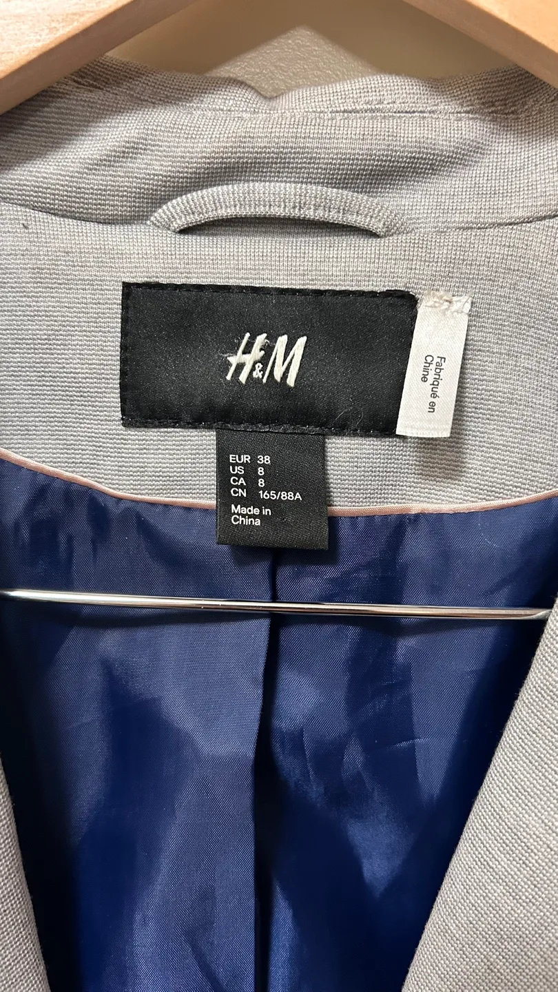H&M Grey Blazer Size 8 image indicator(2)