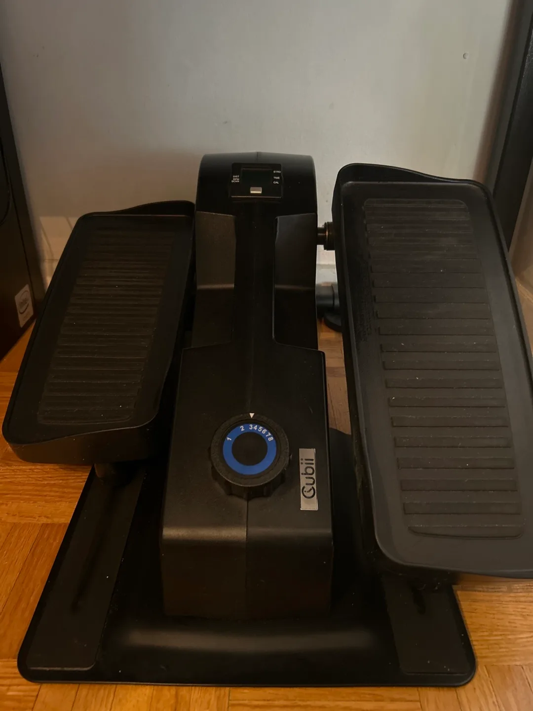 Cubii Jr. Under-Desk Elliptical image indicator(3)