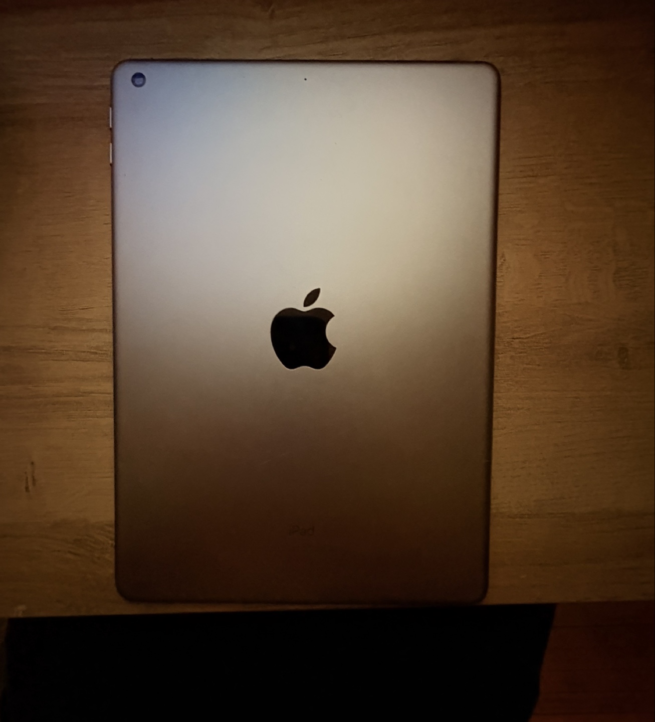 iPad (6th generation) 32GB - Used - photo 2