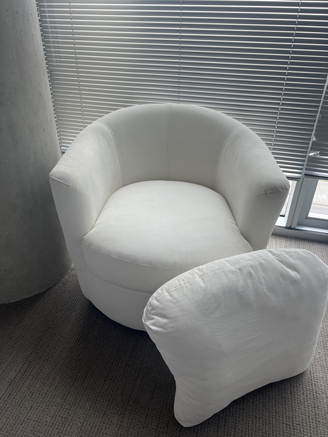 White Swivel Chair - photo 2