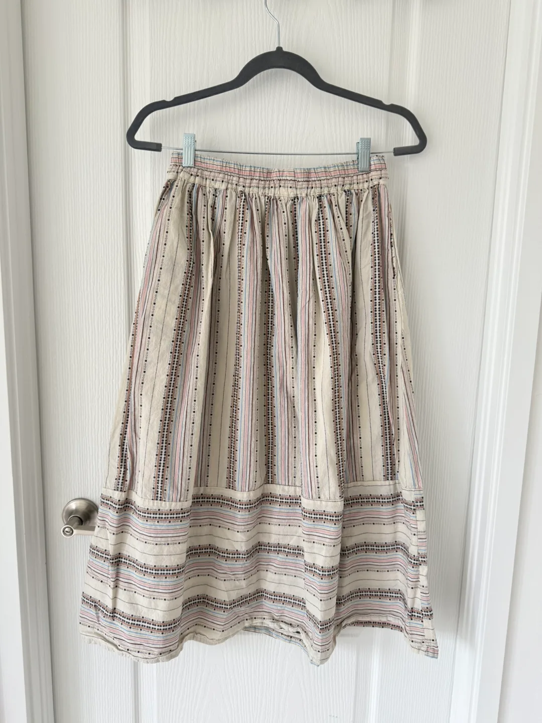 Cream-Pink Patterned Skirt image indicator(3)