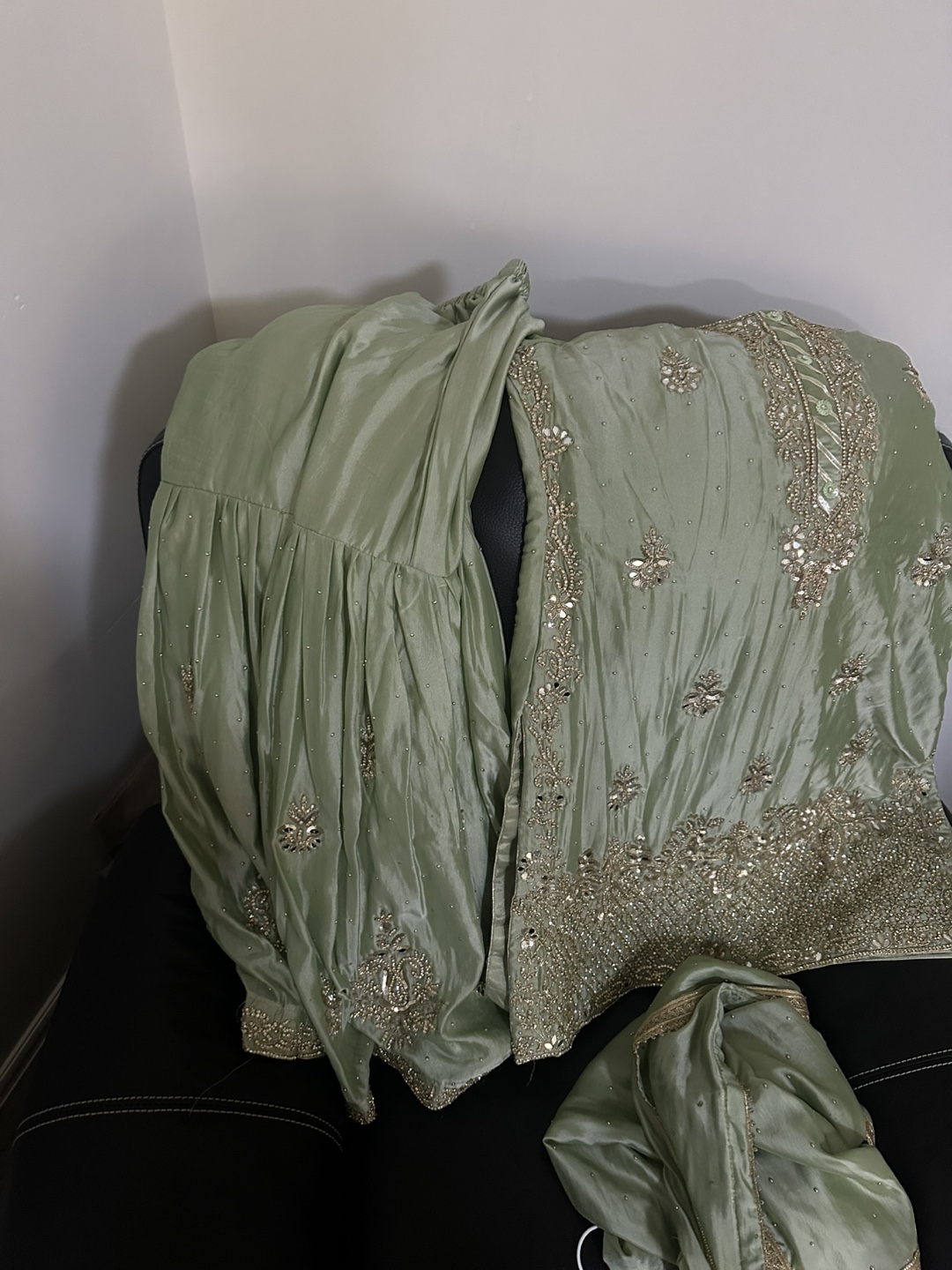 Gorgeous Olive Green Sharar suit - photo 3